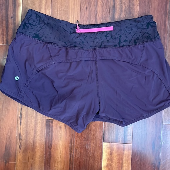 Lululemon shorts.. Size 8 4 inch inseam - Picture 2 of 3